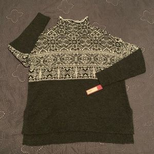 BRAND NEW!!! Gray & White Turtleneck Sweater